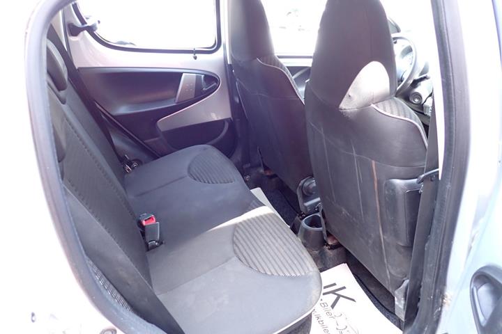 Sølv Peugeot 107 fra 2007