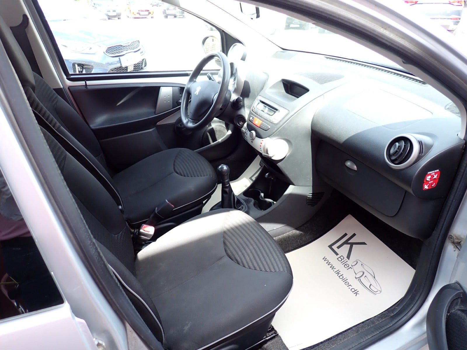 Sølv Peugeot 107 fra 2007
