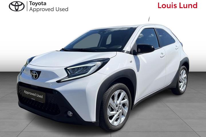 Hvid Toyota Aygo X fra 2025 set udefra