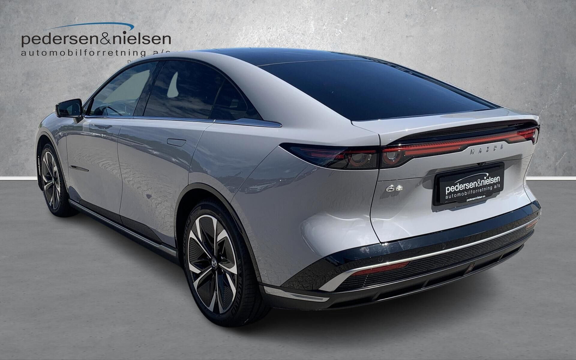 Grå Mazda 6e fra 2025