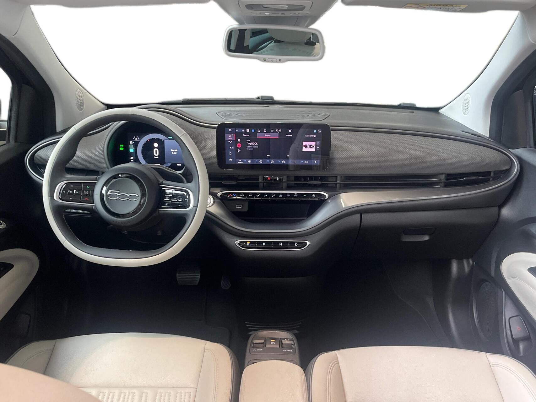 Sort Fiat 500e fra 2023