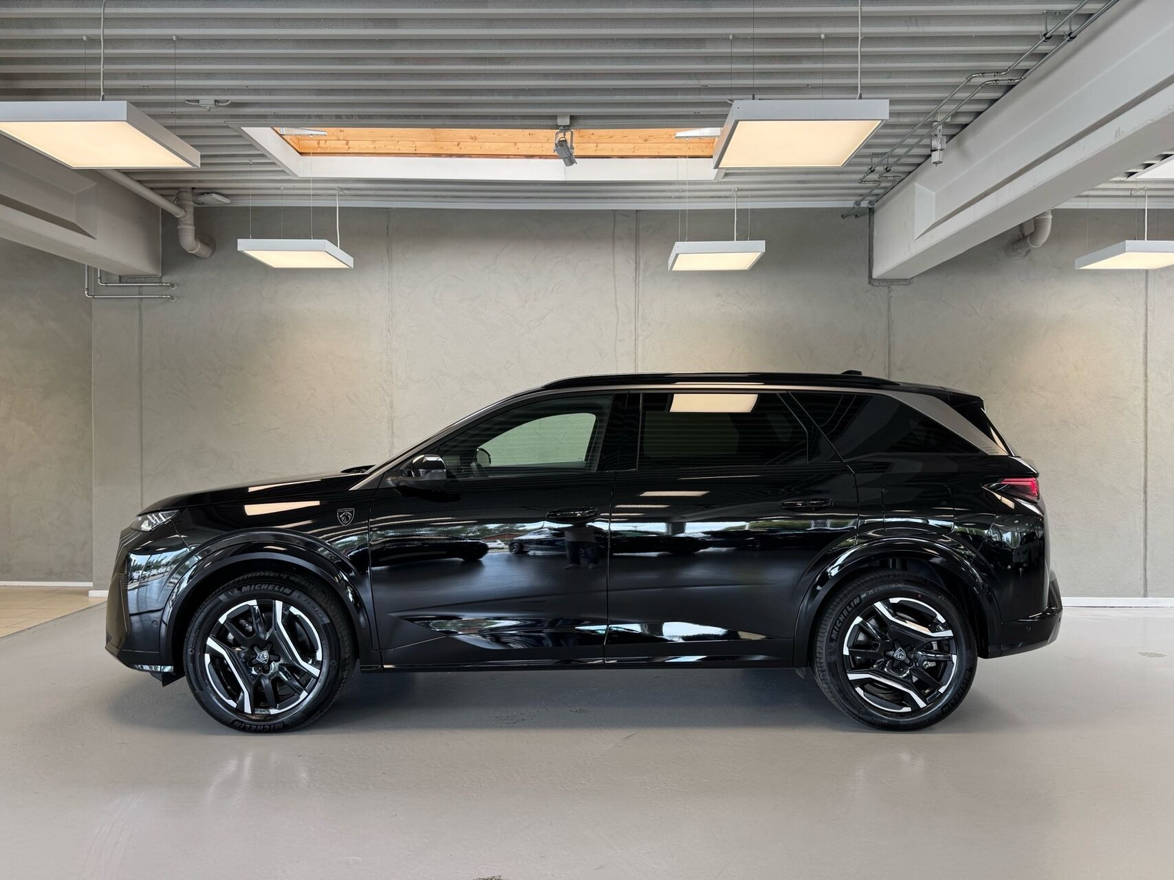 Sort Peugeot e-5008 fra 2026