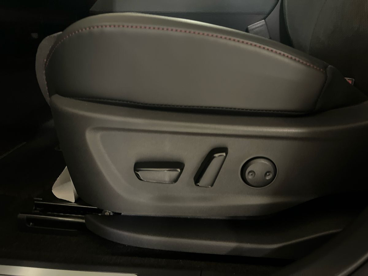 Sort Nissan Ariya fra 2026