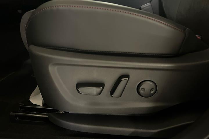 Sort Nissan Ariya fra 2026