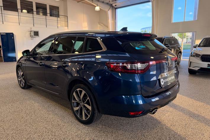Blå Renault Megane IV fra 2016