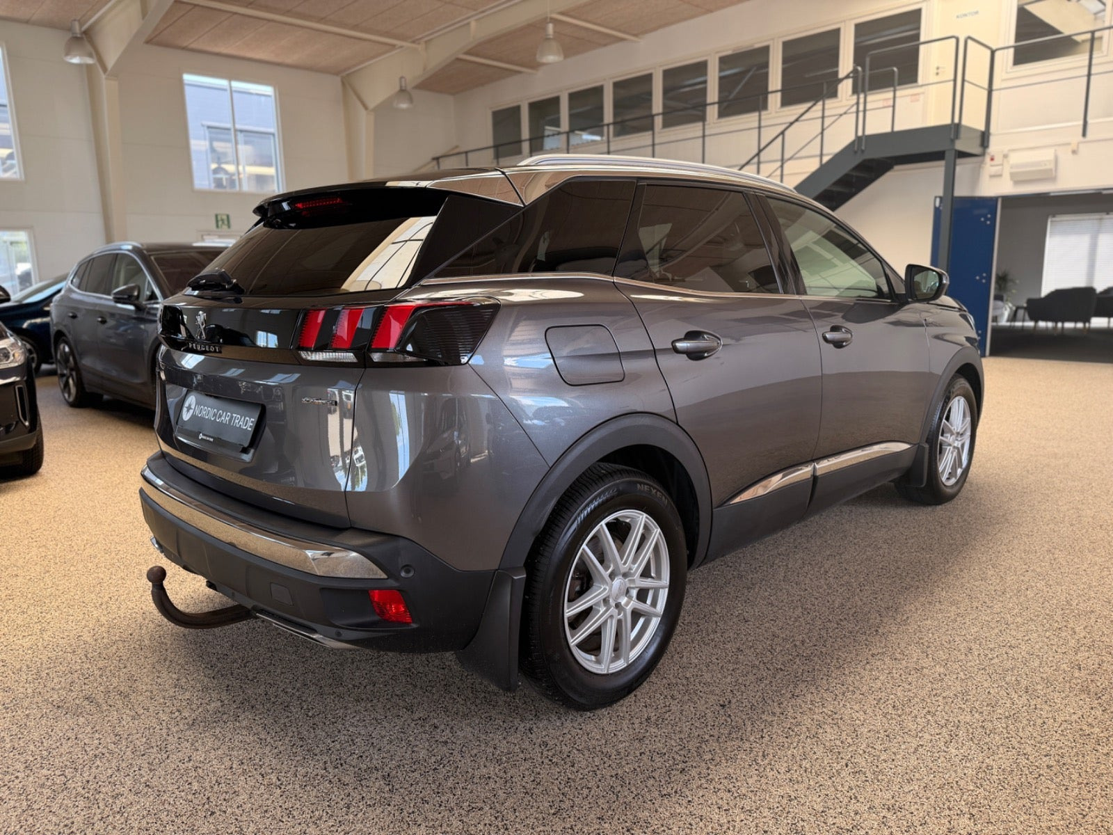 Grå Peugeot 3008 fra 2019