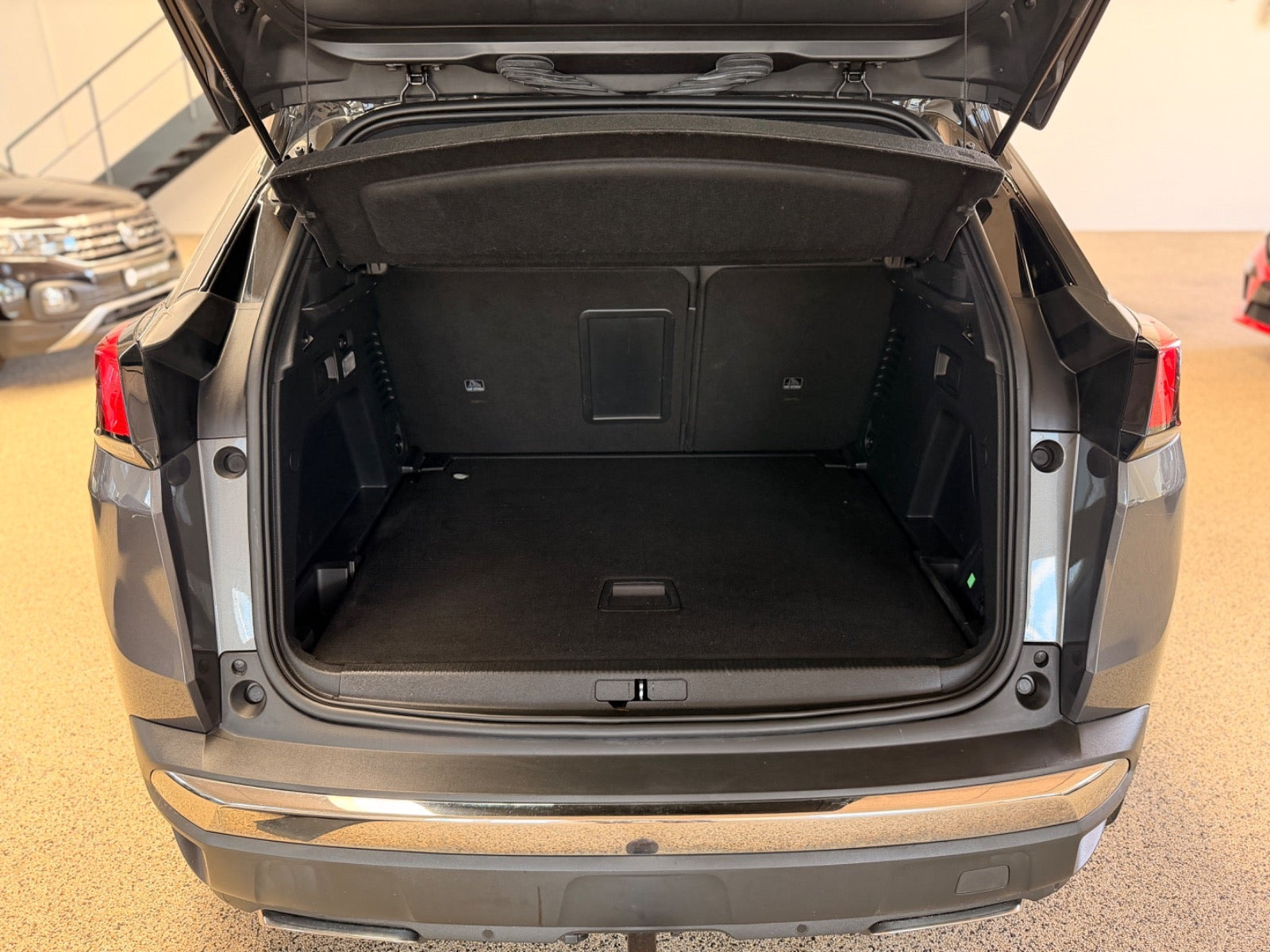 Grå Peugeot 3008 fra 2019