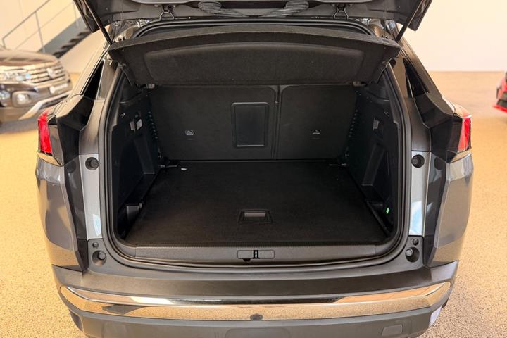 Grå Peugeot 3008 fra 2019