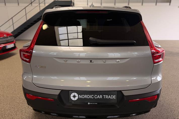 Sølv Volvo EX40 fra 2025