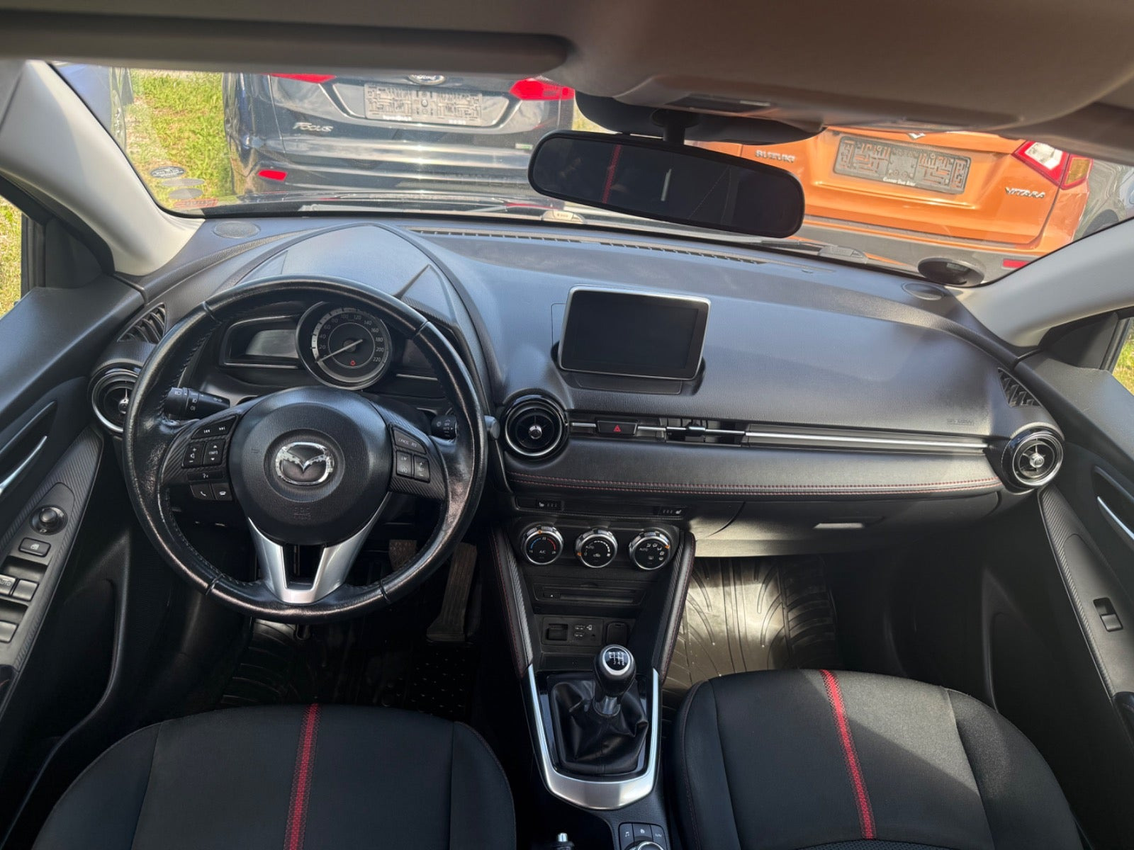 Sort Mazda 2 fra 2015