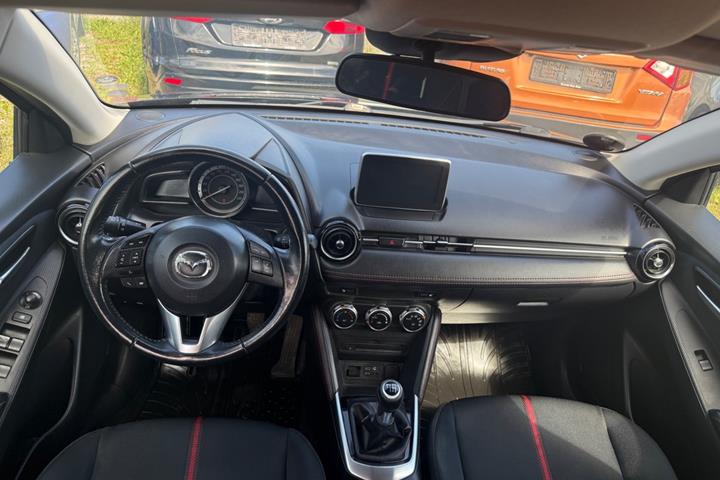 Sort Mazda 2 fra 2015