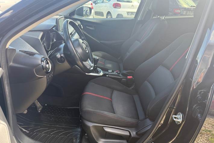 Sort Mazda 2 fra 2015