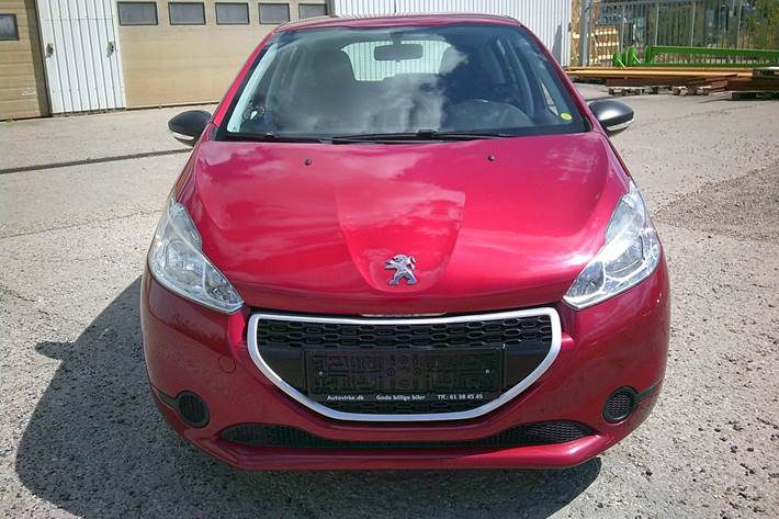 Gul Peugeot 208 fra 2014