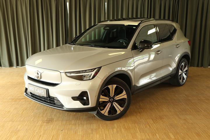 Grøn Volvo XC40 fra 2022 set udefra