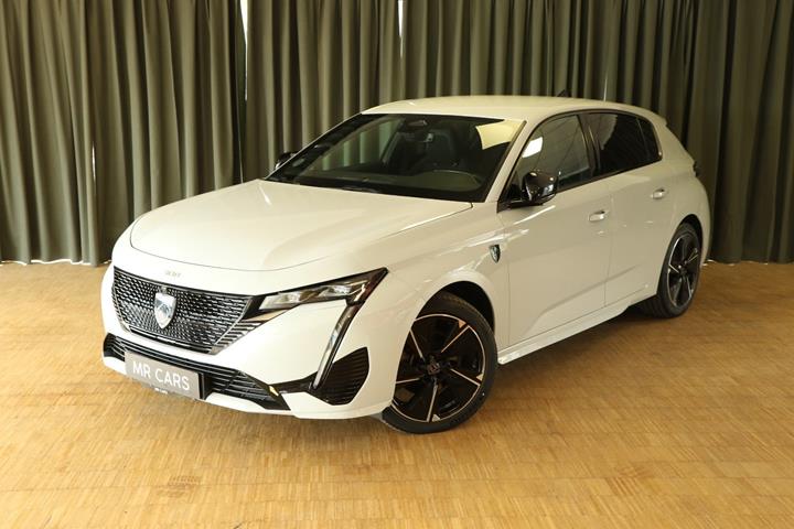 Grøn Peugeot E-308 fra 2024 set udefra