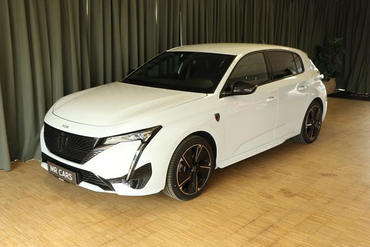 Grøn Peugeot E-308 fra 2024