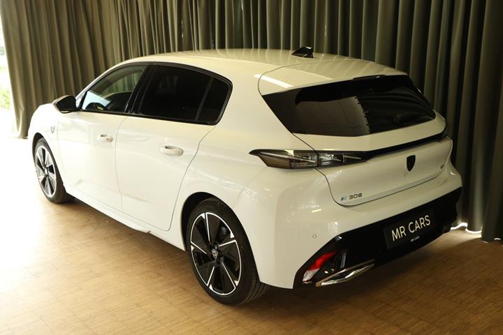 Grøn Peugeot E-308 fra 2024