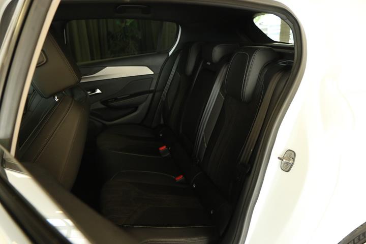 Grøn Peugeot E-308 fra 2024