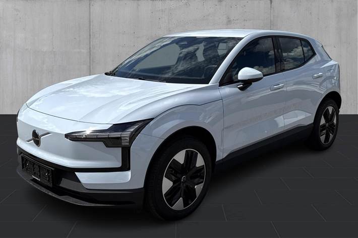 Blå Volvo EX30 fra 2024 set udefra