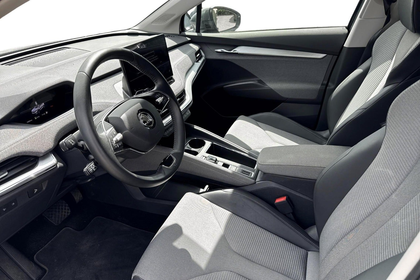 Grå Skoda Enyaq fra 2024