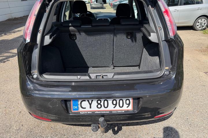 Grøn Fiat Punto fra 2012