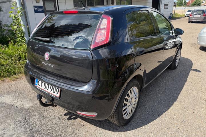 Grøn Fiat Punto fra 2012