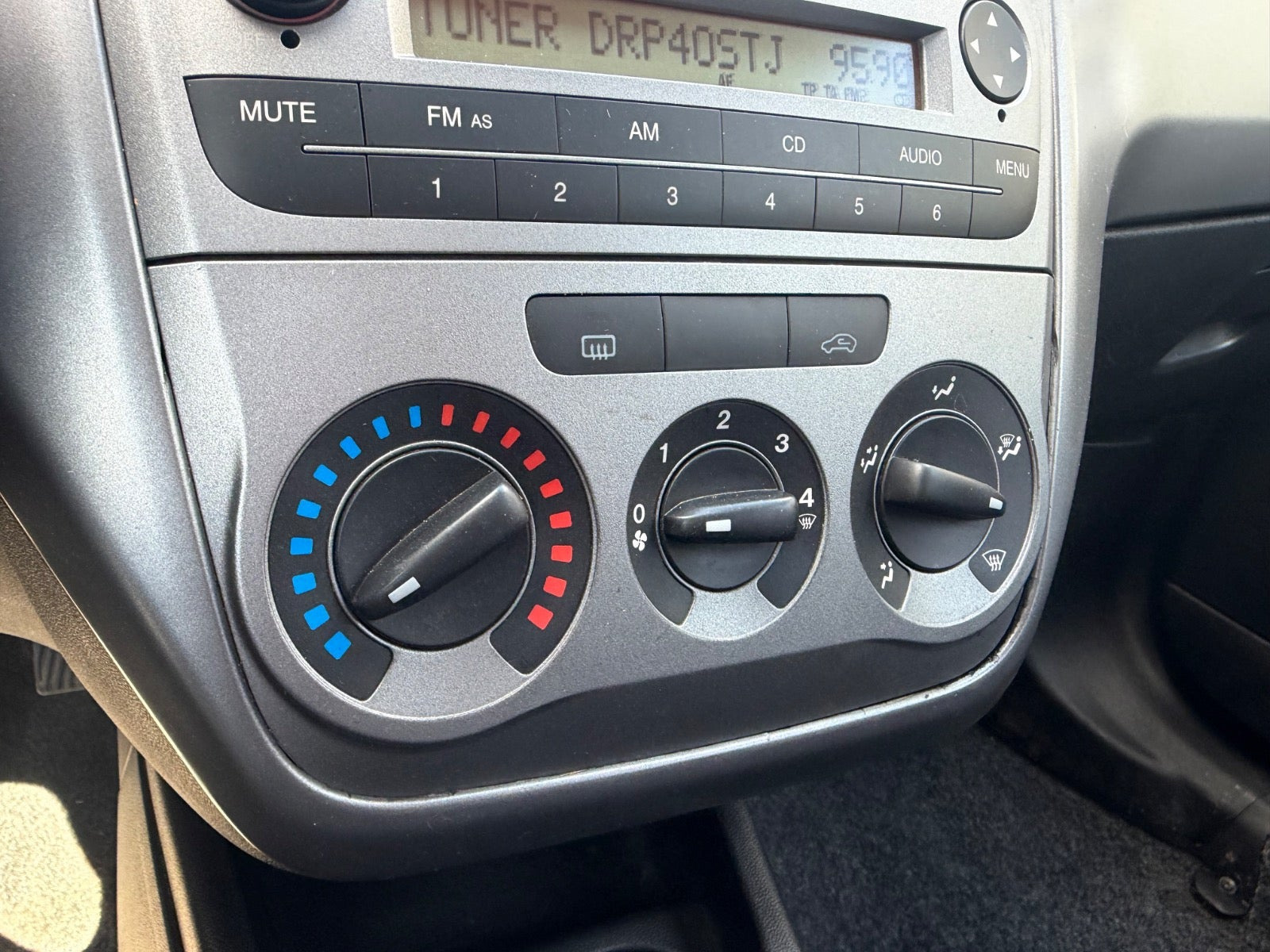 Grøn Fiat Punto fra 2012