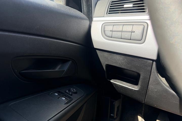 Grøn Fiat Punto fra 2012