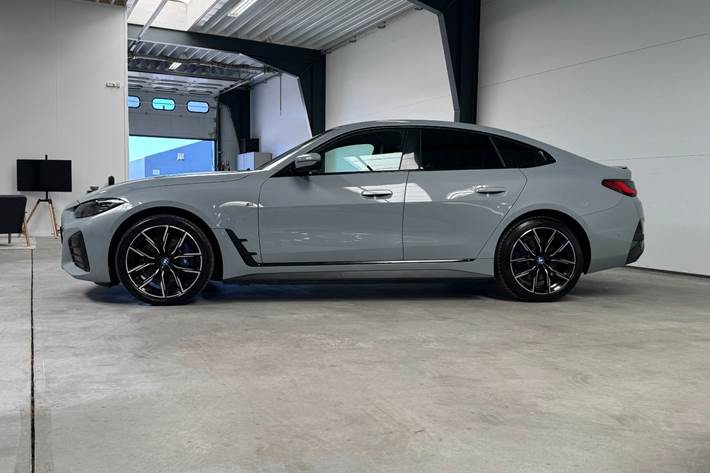 Grå BMW i4 fra 2023