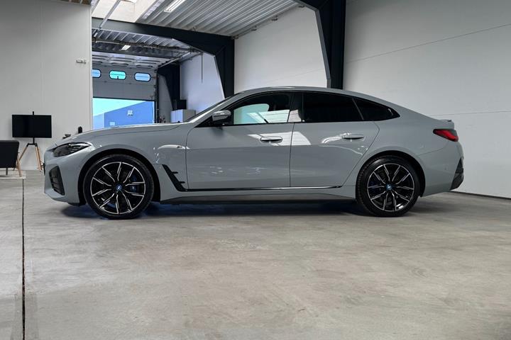 Grå BMW i4 fra 2023