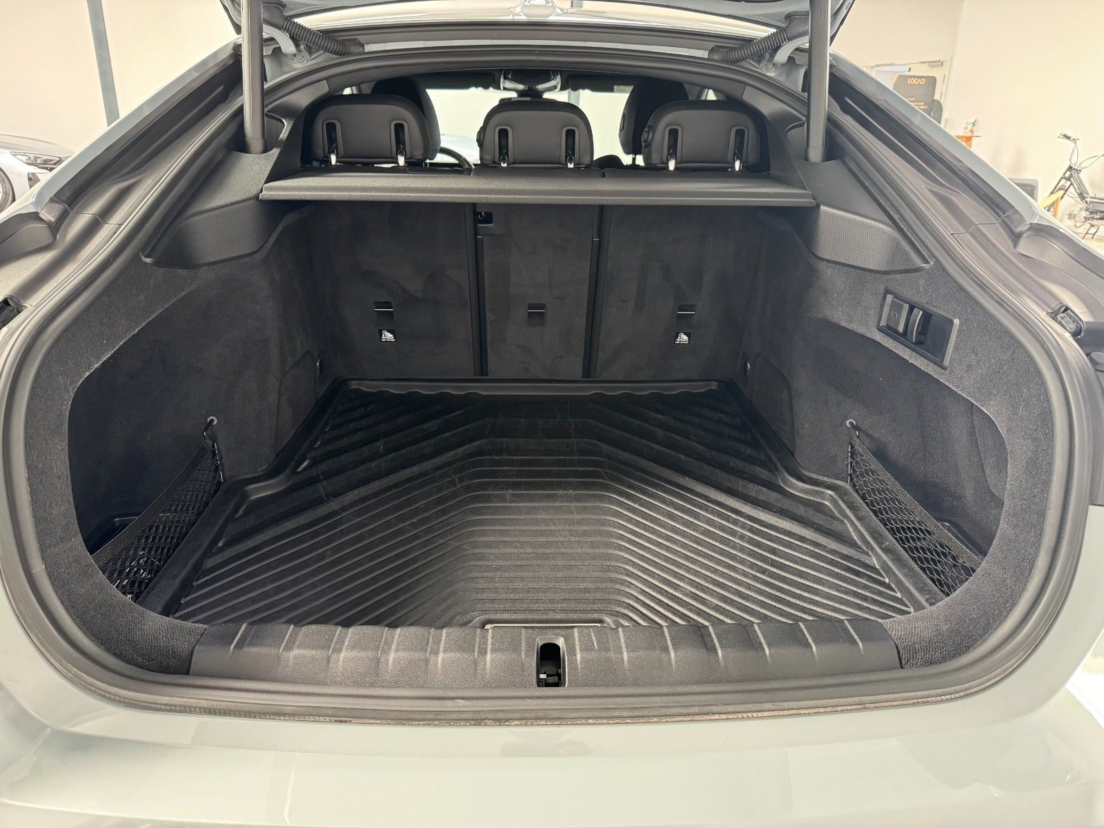 Grå BMW i4 fra 2023