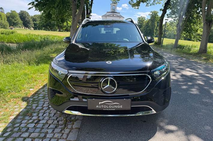 Sort Mercedes EQB250 fra 2024