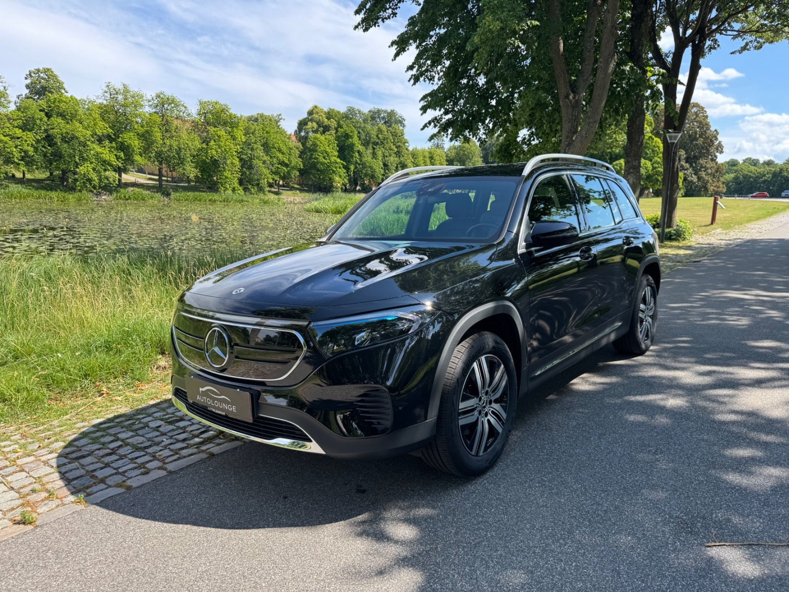 Sort Mercedes EQB250 fra 2024