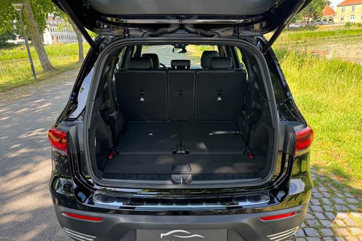 Sort Mercedes EQB250 fra 2024
