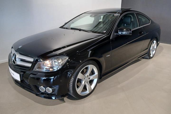 Sort Mercedes C180 fra 2011 set udefra