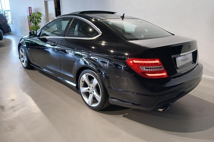 Sort Mercedes C180 fra 2011