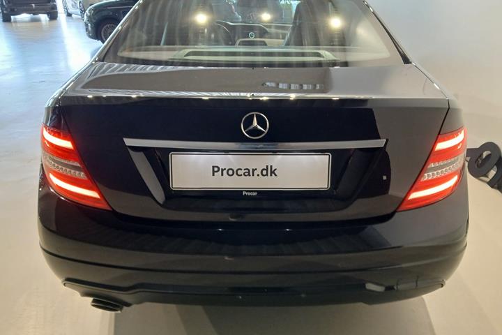 Sort Mercedes C180 fra 2011