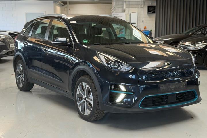 Grå Kia e-Niro fra 2021 set udefra