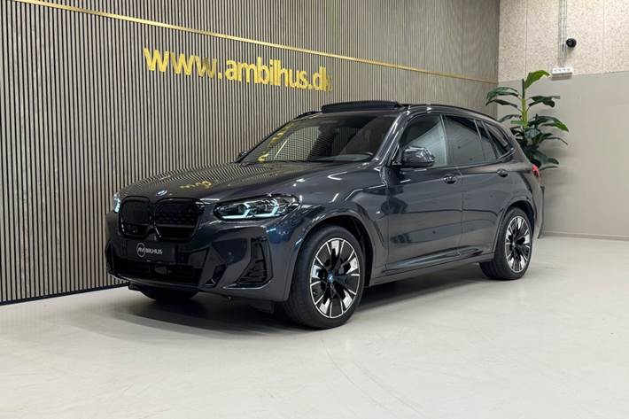 Grå BMW iX3 fra 2023