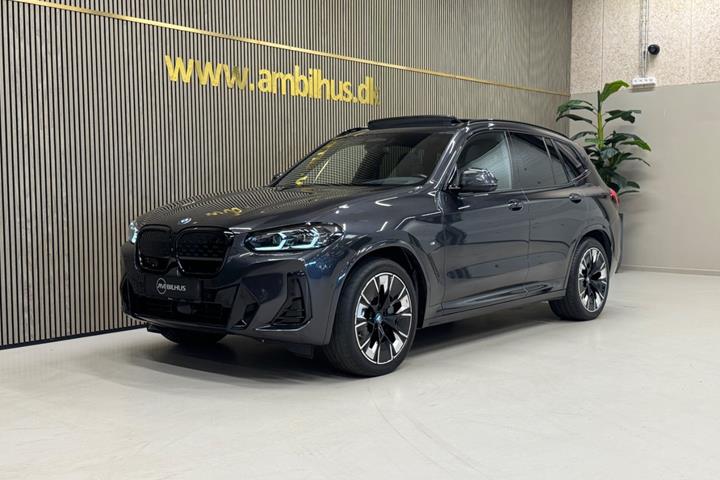 Grå BMW iX3 fra 2023