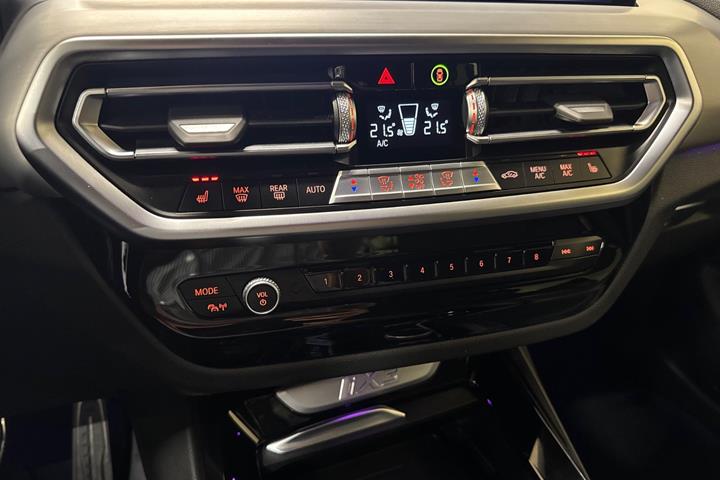 Grå BMW iX3 fra 2023