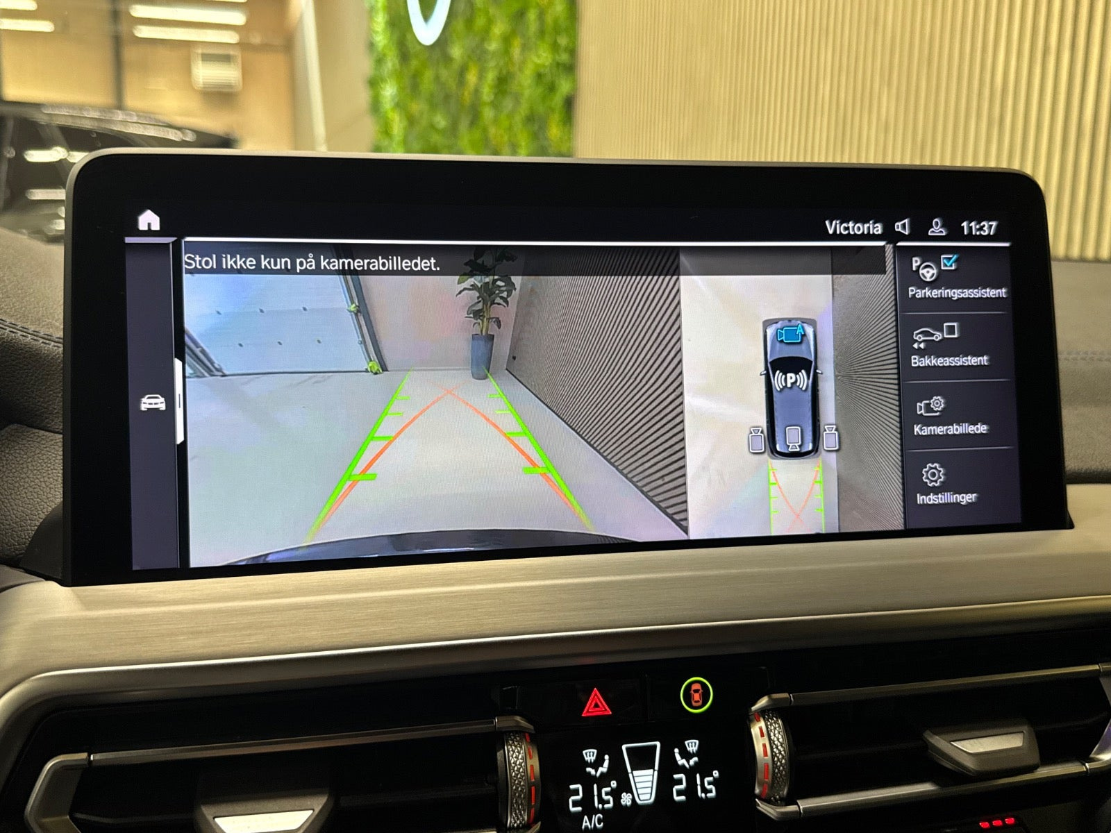 Grå BMW iX3 fra 2023