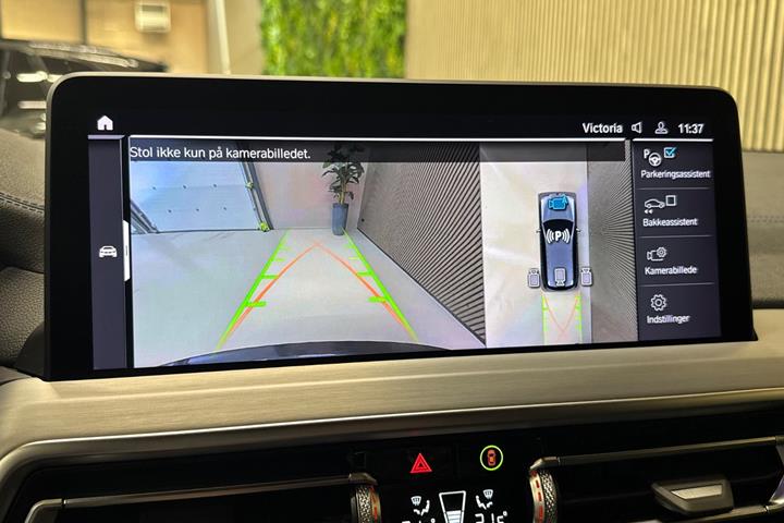 Grå BMW iX3 fra 2023