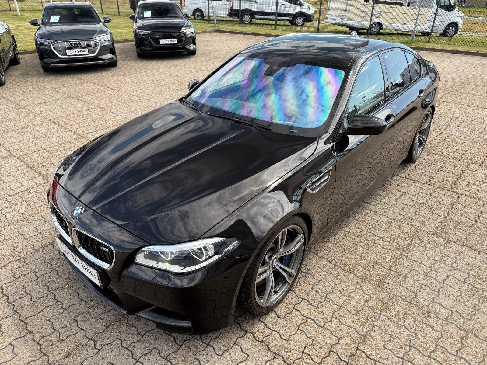 Sort BMW M5 fra 2013