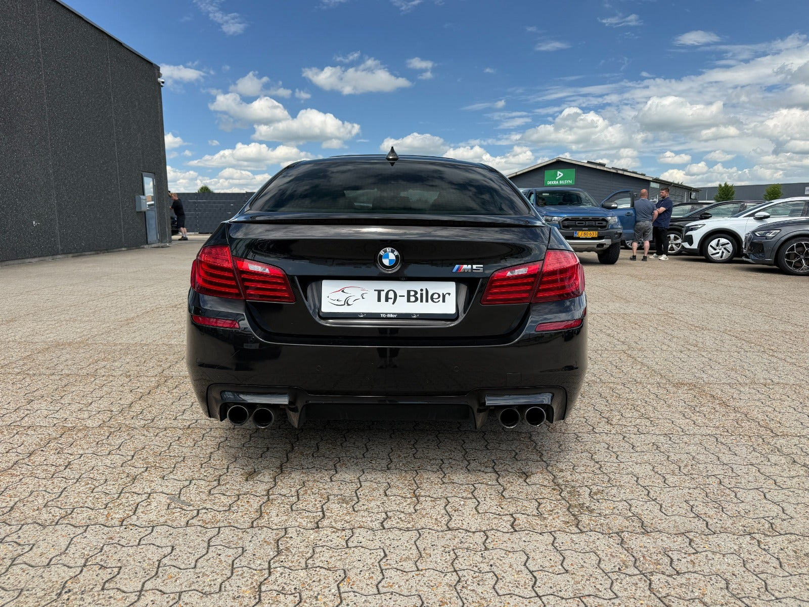 Sort BMW M5 fra 2013