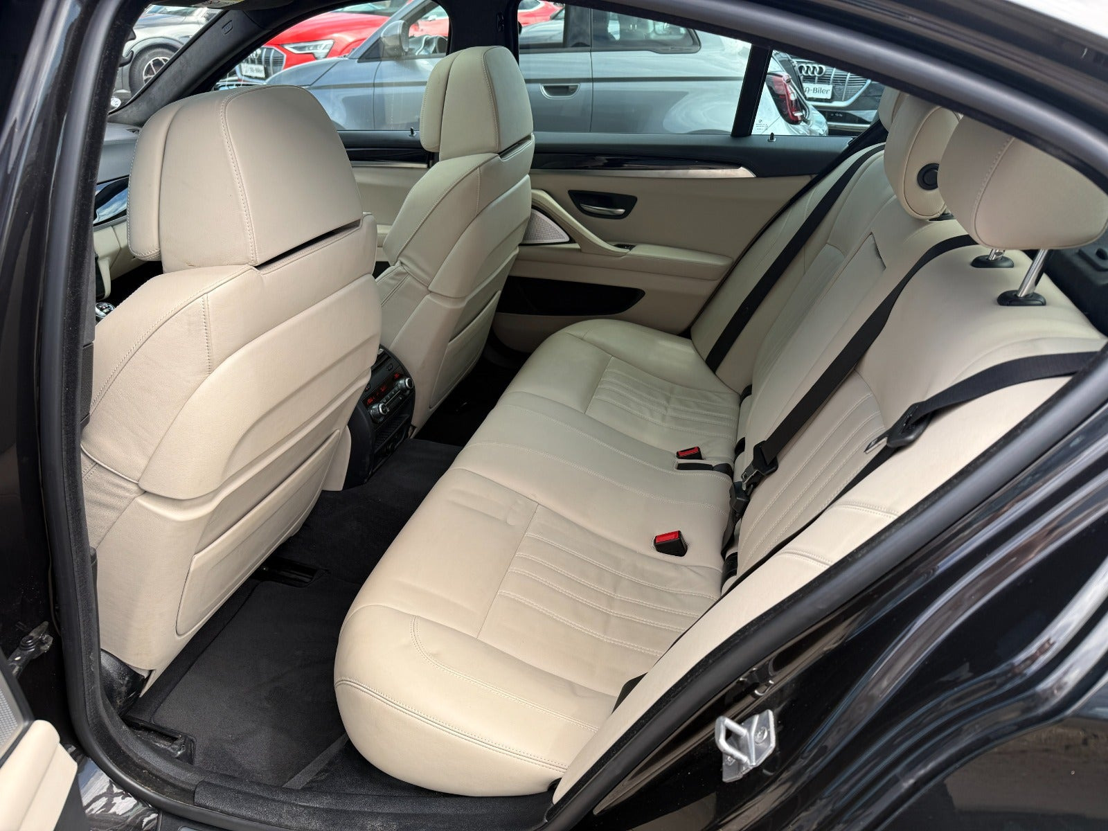 Sort BMW M5 fra 2013