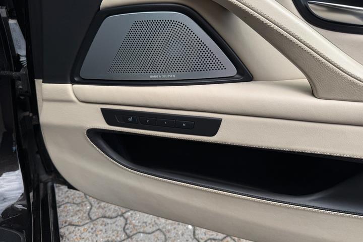 Sort BMW M5 fra 2013