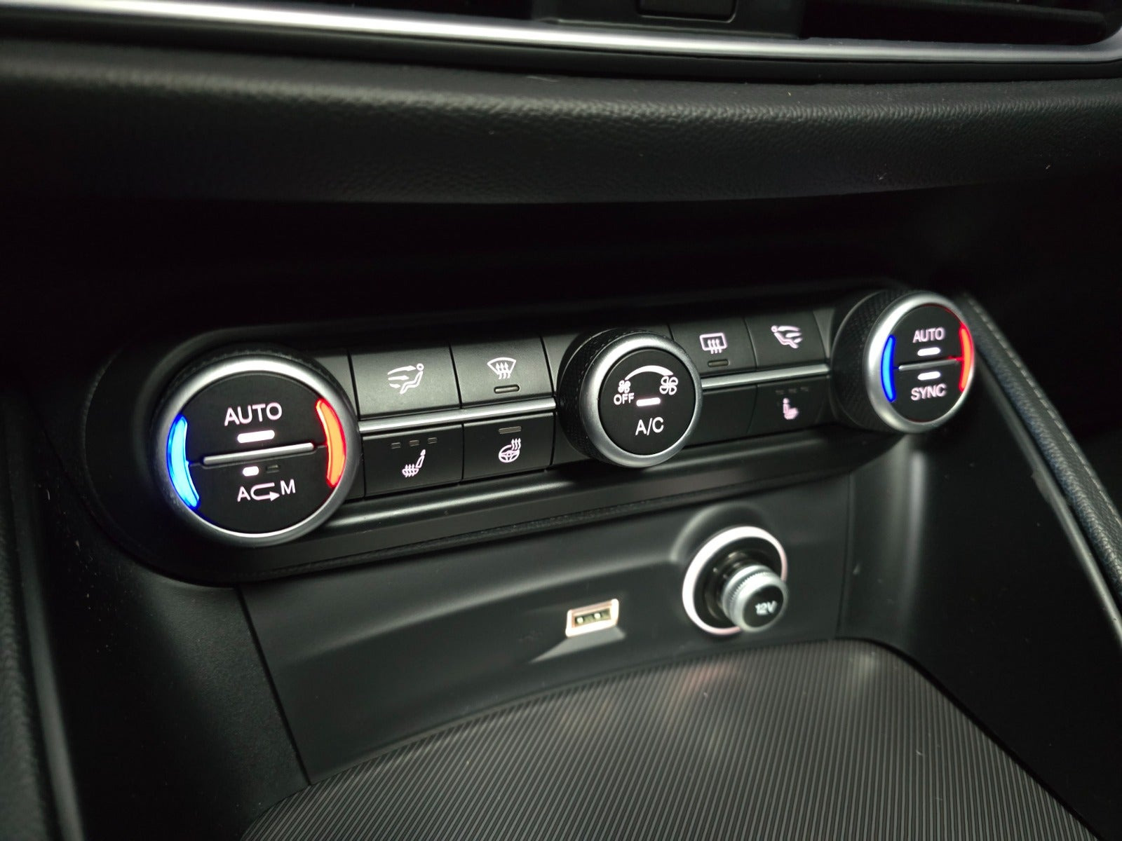 Sort Alfa Romeo Stelvio fra 2019