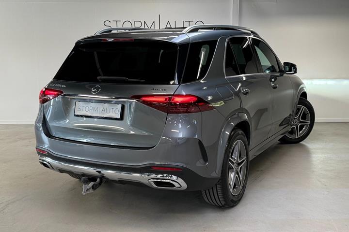 Grå Mercedes GLE350 de fra 2024