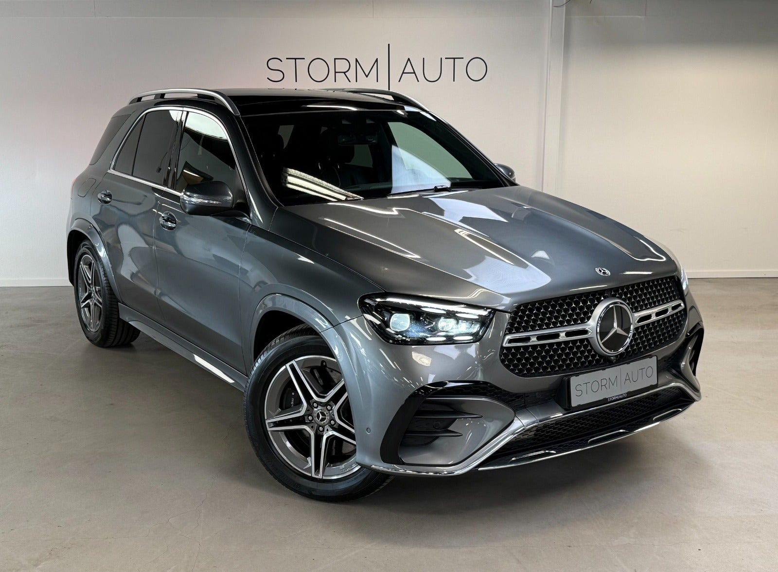 Grå Mercedes GLE350 de fra 2024